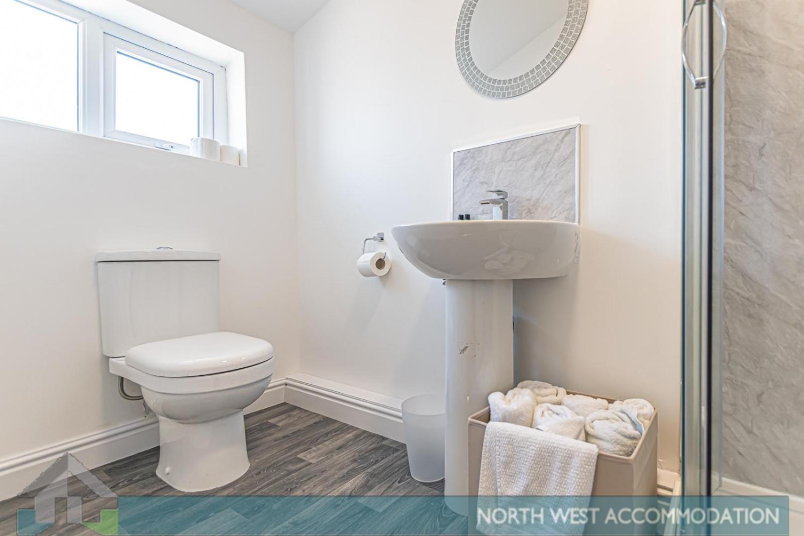 Wellfield Serviced Accommodation Warrington Exterior photo