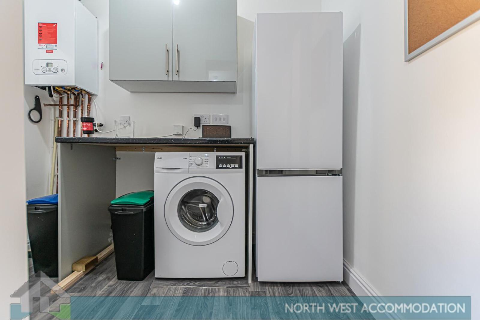 Wellfield Serviced Accommodation Warrington Exterior photo