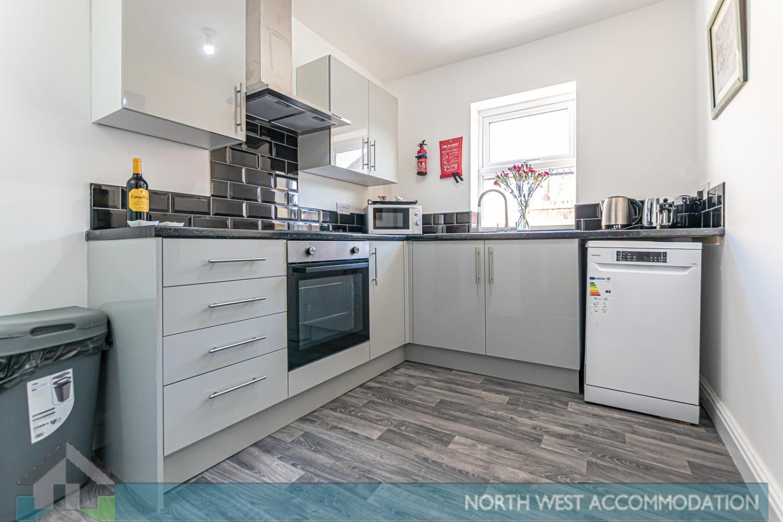 Wellfield Serviced Accommodation Warrington Exterior photo