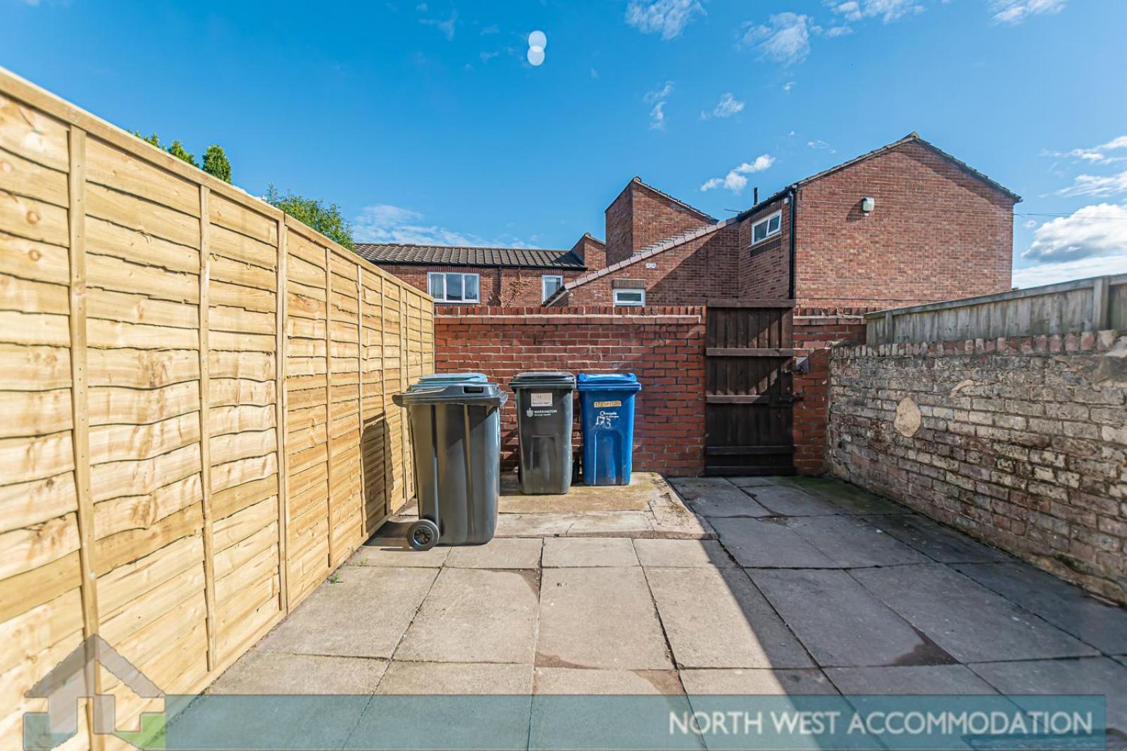 Wellfield Serviced Accommodation Warrington Exterior photo