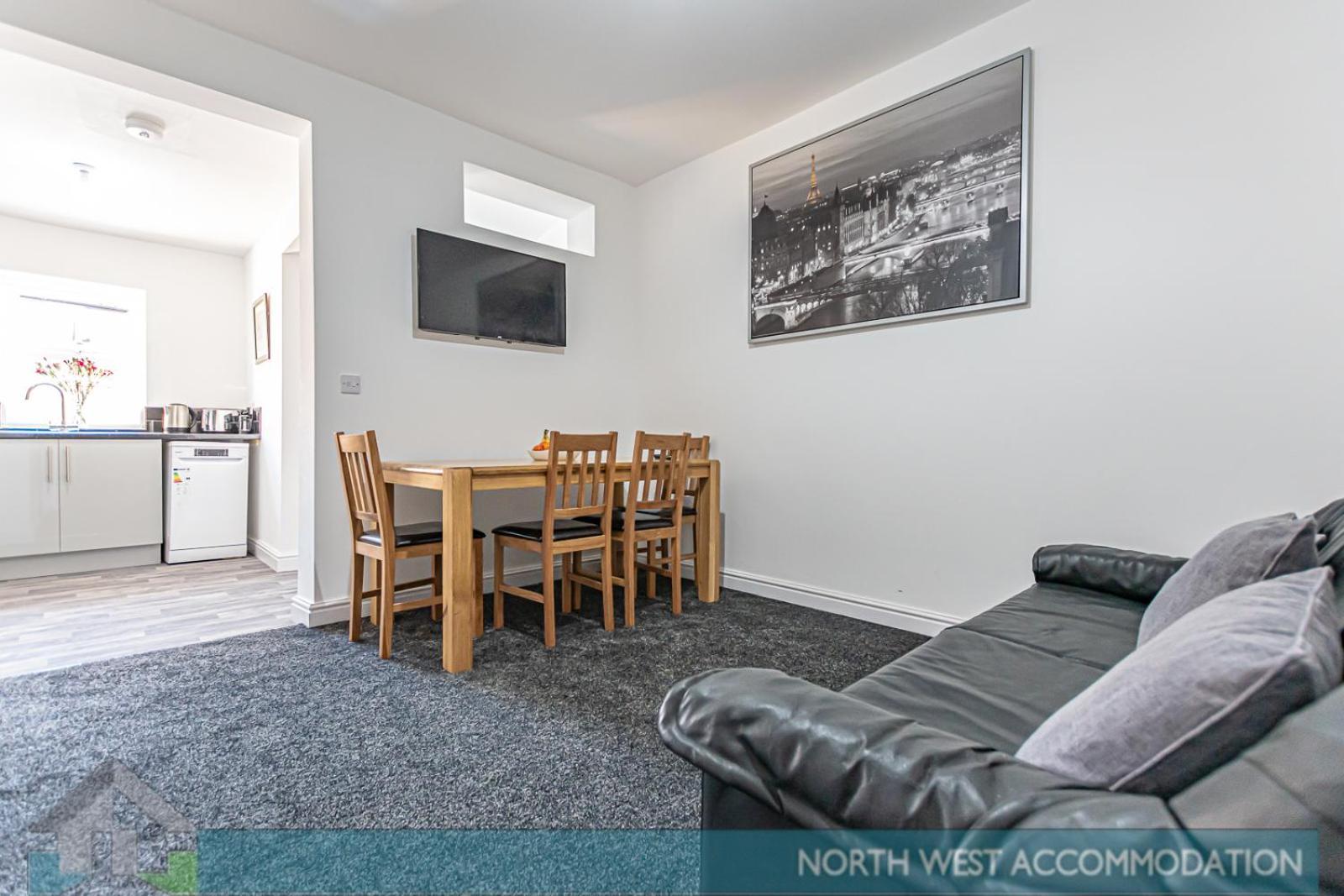 Wellfield Serviced Accommodation Warrington Exterior photo